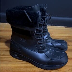 Pre loved black Ugg boots size 5